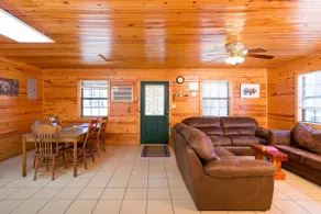 Rustic Coyote Ridge Cabin with a Hot Tub - Image 5