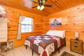 Rustic Coyote Ridge Cabin with a Hot Tub - Image 3