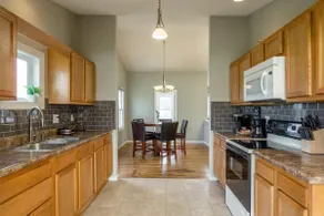 The Homeplace - Private House with Backyard - Image 4