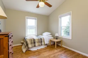 The Homeplace - Private House with Backyard - Image 3