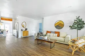 Sable House - Stunning Private Home, Huge Backyard - Image 2