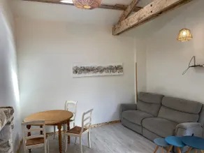 Vue du chateau a La Petite Ferme d'Alpacas - Image 3