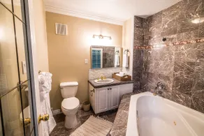 River Blossom Suite Downtown - Image 3
