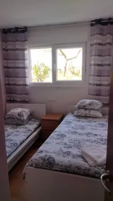 Apartment with a separate entrance in a villa - Image 5