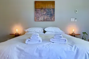 Serene South Hills Studio - Image 2
