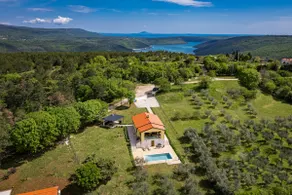 Peaceful Family Villa with Pool near Pula & Rabac - Image 5