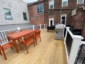 Private - Parking - King Bed - BBQ- Deck- 5 min DT - Image 5