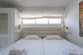 Enchanting Coastline Apartment - Image 4