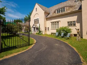 Entire Mansion · The Hamilton Mansion with Extraordinary Spaces - Image 5