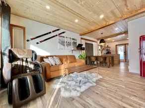 Banff Gate Cabin: King Bed, Jetted Tub & Mtn Views - Image 4