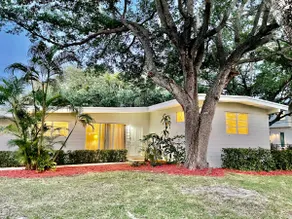 Villa Picasso in an up-scale area of south Miami - Image 2