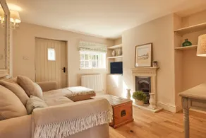 Newly Renovated Town House In Petworth - Image 3