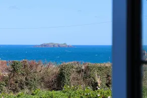 WALK TO THE BEACH, spacious cottage with sea views - Image 2