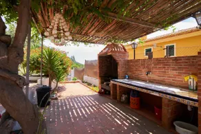 Villa Zuleika: Tranquil Haven, Mountain Views - Image 4