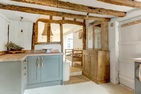 Idyllic Historic Cottage Henfield - Image 3