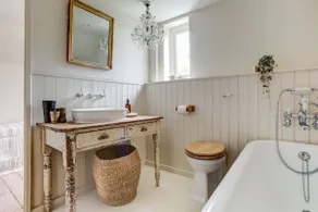 Idyllic Historic Cottage Henfield - Image 4