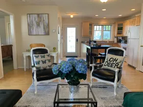 Everything Close by Walk Out Suite 1 Minute to the Lake - Image 2