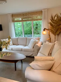 Twin cottages next to each other for family getaway - Image 4