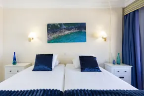 45 EXCLUSIVE SUNNY HOLIDAY HOME WITH VIEWS - Image 4