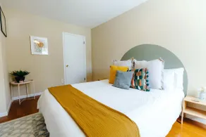 Centrally Located 3BR Overton Square Free Parking Yes Pets - Image 3