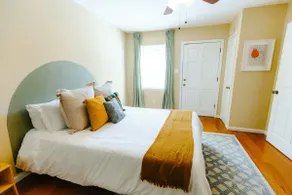 Centrally Located 3BR Overton Square Free Parking Yes Pets - Image 4