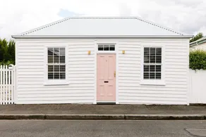 Centrally located heritage listed cottage - Image 3