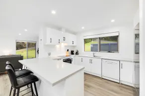Bounty Beach House - sanctuary with an ocean view - Image 4