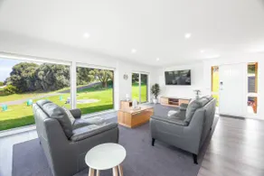 Bounty Beach House - sanctuary with an ocean view - Image 2