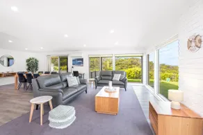 Bounty Beach House - sanctuary with an ocean view - Image 3