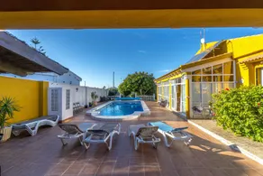 Charming Villa in Torrevieja with Private Pool - Image 2