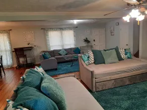 Large Home 35 Minutes to Atlanta Sleeps 20 - Image 3