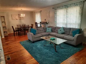Large Home 35 Minutes to Atlanta Sleeps 20 - Image 2