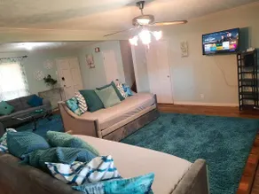 Large Home 35 Minutes to Atlanta Sleeps 20 - Image 4