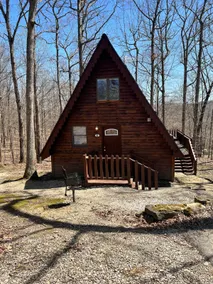 Cedar A Frame Chalet Cabin 2 befindet sich am Patoka Lake im Süden von Indiana - Image 2