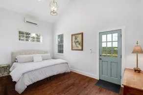 \"Susie\" Hillside Farmhouse Bungalow on 30 Acres. Views! Dripping Springs TX - Image 4