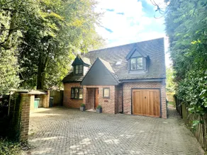 Comfortable 6 Guest Home - Walk to Canal & Award-Winning Pub - Image 4