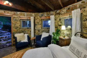 Anna's Historic Stone Cottage w/panoramic View! - Image 5