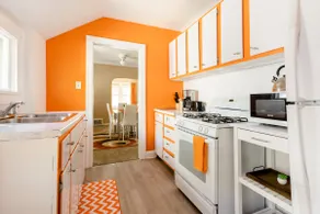 Sunstone Retreat • Stylish 1BR | 9 Min to Downtown - Image 3