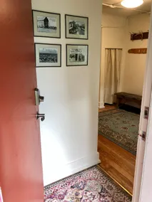 Coastal Cabin - Downtown Historical Log Home - Image 3