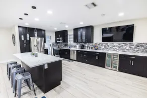 Spacious Modern Luxurious Home Miami/Broward - Image 4