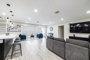 Spacious Modern Luxurious Home Miami/Broward - Image 3