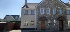 Free pool/ Family friendly home 3 min walk to town - Image 2