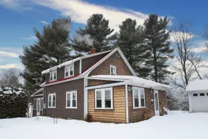 Historic Red Roof Cottage: Classic Vermont Retreat - Image 2
