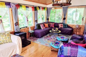 Historic Red Roof Cottage: Classic Vermont Retreat - Image 3