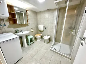 5 minutes from the beach and the Center! - Image 4