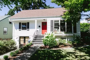 “Lady Mary” 3 Bedroom Ballard Cottage - Image 2