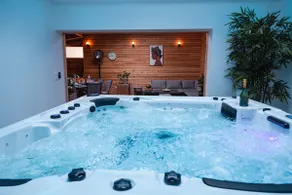 8-person gîte with hot tub, landing beaches - Image 2