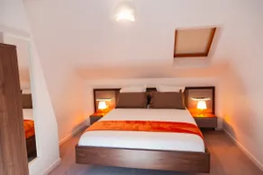 8-person gîte with hot tub, landing beaches - Image 4