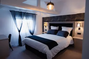 8-person gîte with hot tub, landing beaches - Image 3