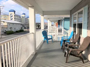 Sleeps 25. 6 Bdr/4ba/2 kitchens Large Beach Home - Image 5